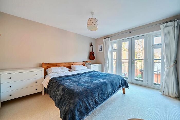 2 Bedroom Coach House For Sale In Oakgrove, Caterham, CR3