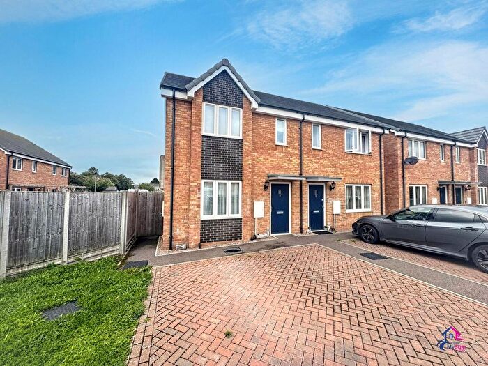 3 Bedroom Semi-Detached House For Sale In Arlington Gardens, Grantham, NG31