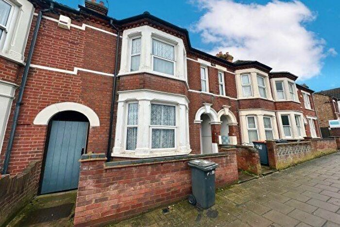 3 Bedroom Semi-Detached House To Rent In Gladstone Street, Bedford, MK41