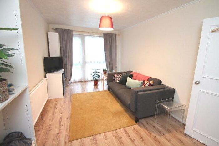 1 Bedroom Flat To Rent In Evening Hill, Beckenham, BR3