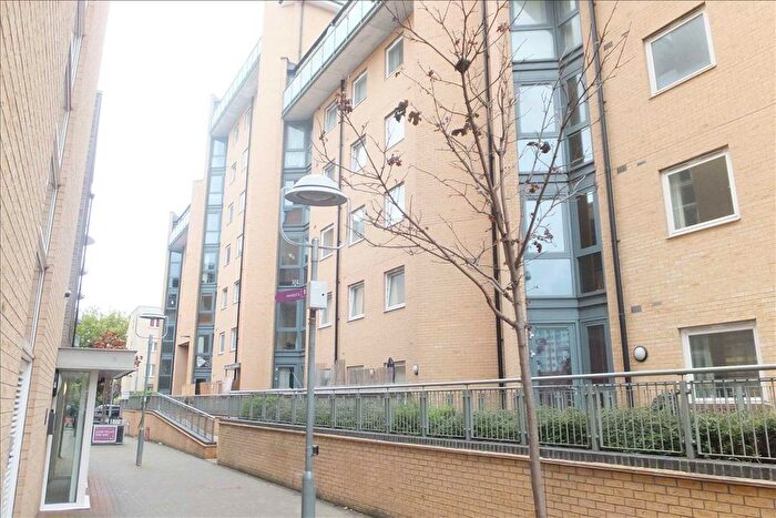 2 Bedroom Flat To Rent In Berberis House, Feltham, Middlesex, TW13
