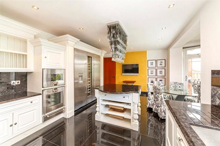 3 Bedroom Flat To Rent In Palace Court, Finchley Road, NW3