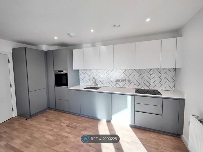 1 Bedroom Flat To Rent In Cedrus Avenue, Southall, UB1