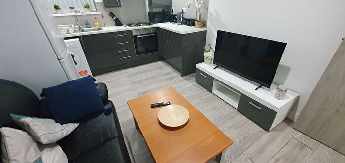 1 Bedroom Flat To Rent In Russell Street, Cathays, Cardiff, CF24