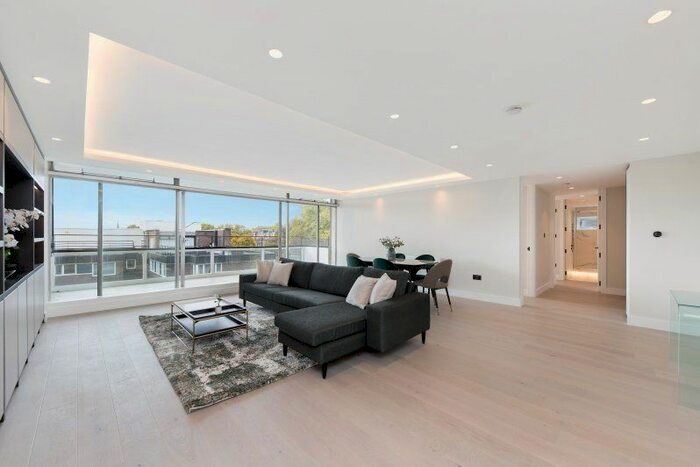 2 Bedroom Flat To Rent In The Quadrangle, London, W2