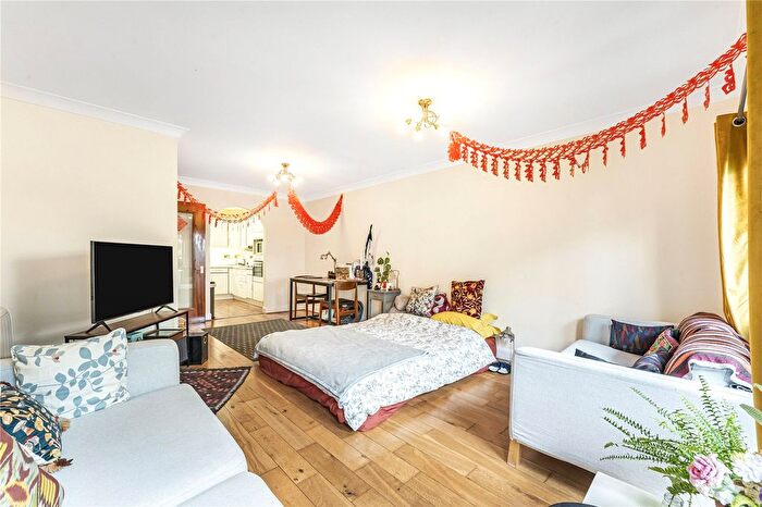 1 Bedroom Flat To Rent In Goodhart Place, London, E14