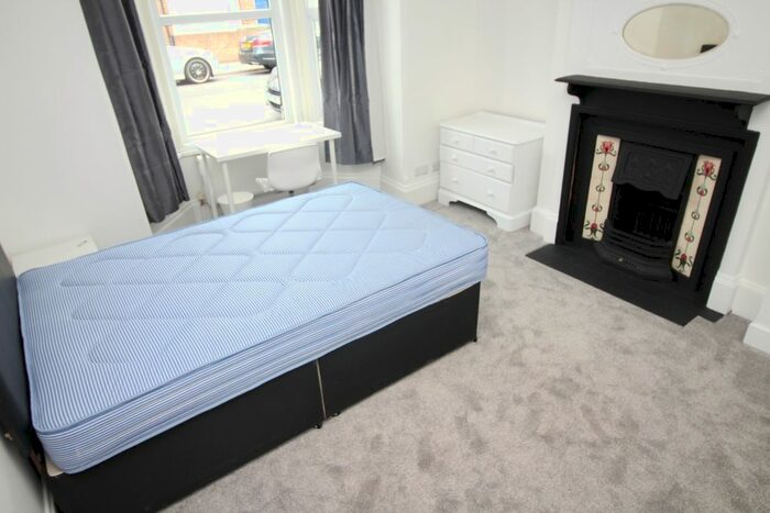 5 Bedroom Detached House To Rent In Orchard Road, Southsea, Hampshire PO4