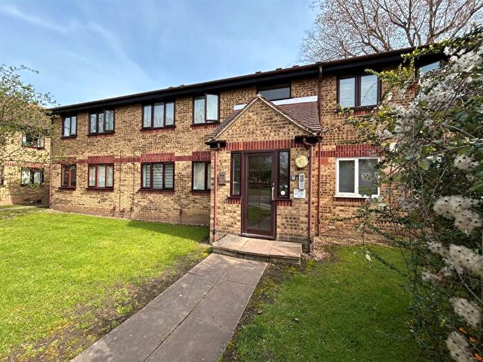 2 Bedroom Flat For Sale In Conway Gardens, Grays, RM17