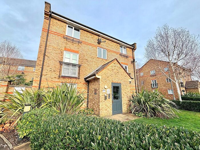 2 Bedroom Flat To Rent In Nottage Crescent, CM7