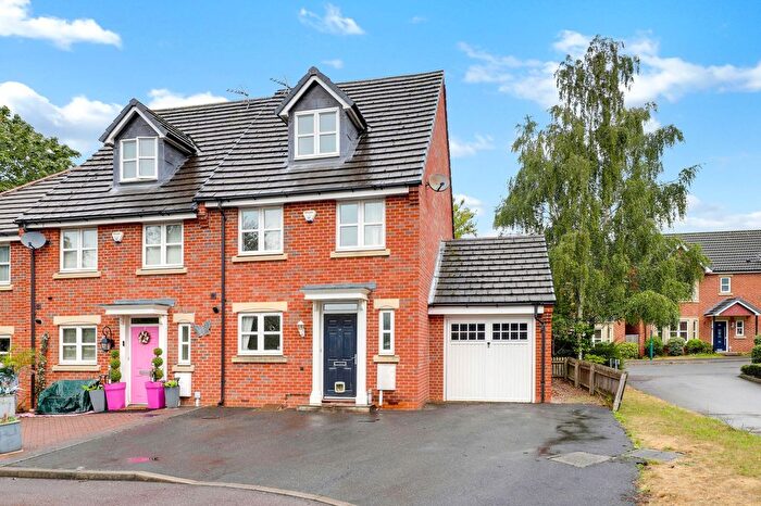 4 Bedroom End Of Terrace House For Sale In Rowley Drive, Nottingham, NG5