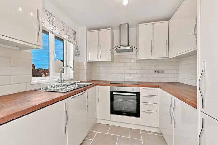 2 Bedroom Flat For Sale In Bramston Road, Earlsfield, London, SW17