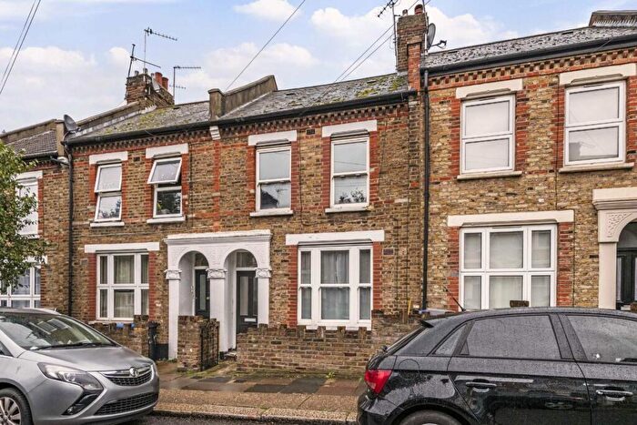 2 Bedroom Flat For Sale In Charlton Road, Harlesden, NW10