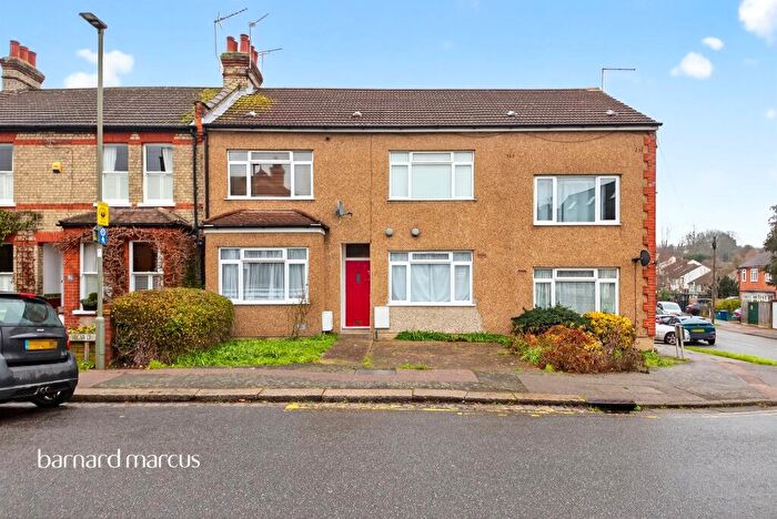 2 Bedroom Flat For Sale In Crescent Road, Barnet, EN4