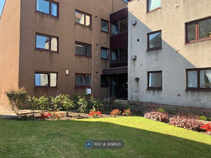 2 Bedroom Flat To Rent In Piersfield Terrace, Edinburgh, EH8