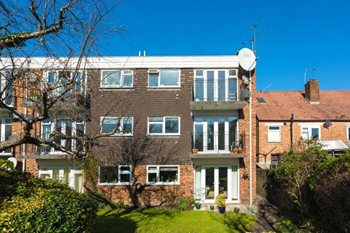 2 Bedroom Flat To Rent In Pitshanger Lane, London, W5