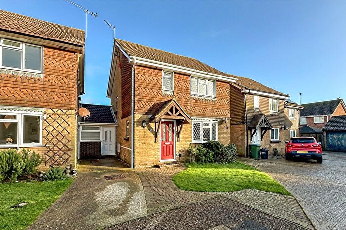 3 Bedroom Link Detached House For Sale In Munmere Way, Rustington, Littlehampton, West Sussex, BN16