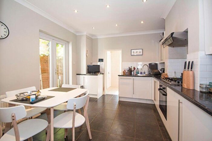 1 Bedroom Flat To Rent In Yukon Road, Clapham South, SW12