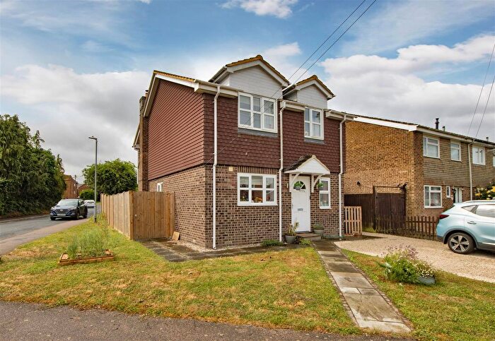 4 Bedroom Detached House For Sale In Ringden Avenue, Paddock Wood, TN12