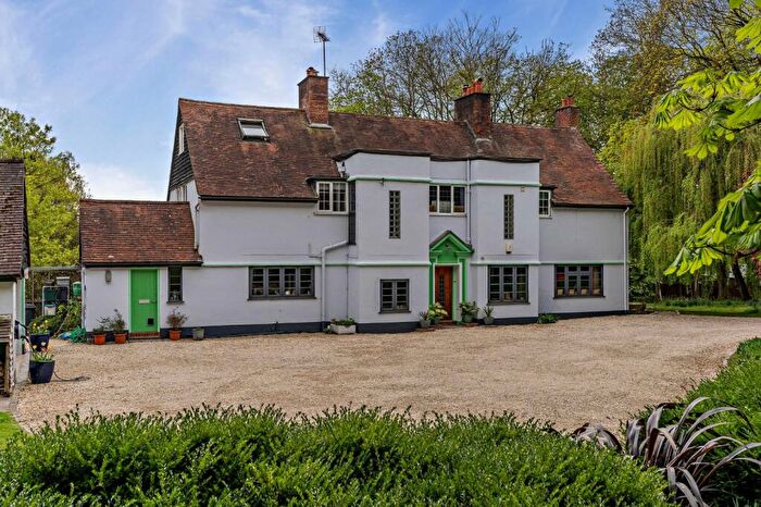 6 Bedroom Detached House For Sale In Pangbourne, Berkshire, RG8