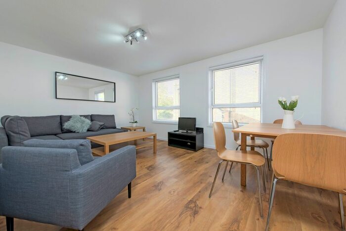 4 Bedroom Flat To Rent In Mayford Road, London, SW12