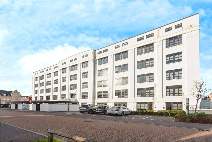 2 Bedroom Flat For Sale In Fullbrook Drive, Basingstoke, Hampshire, RG21