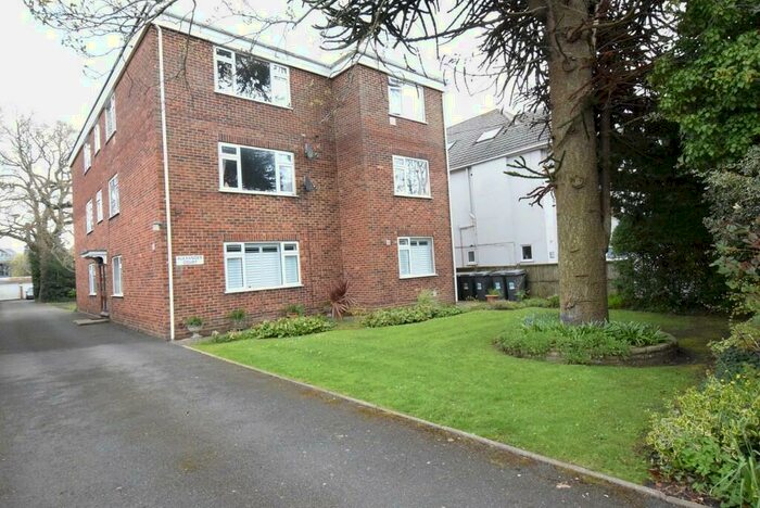 2 Bedroom Flat To Rent In Alexander Court, Richmond Park Road, Bournemouth, BH8