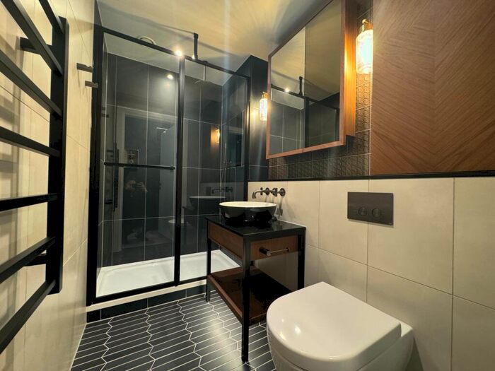 2 Bedroom Apartment To Rent In Merino Gardens, London, E1W