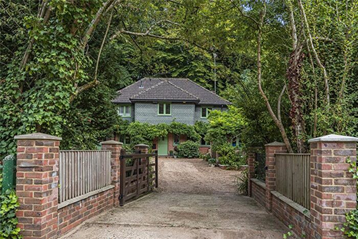 4 Bedroom Detached House For Sale In Arford Road, Headley, Hampshire, GU35