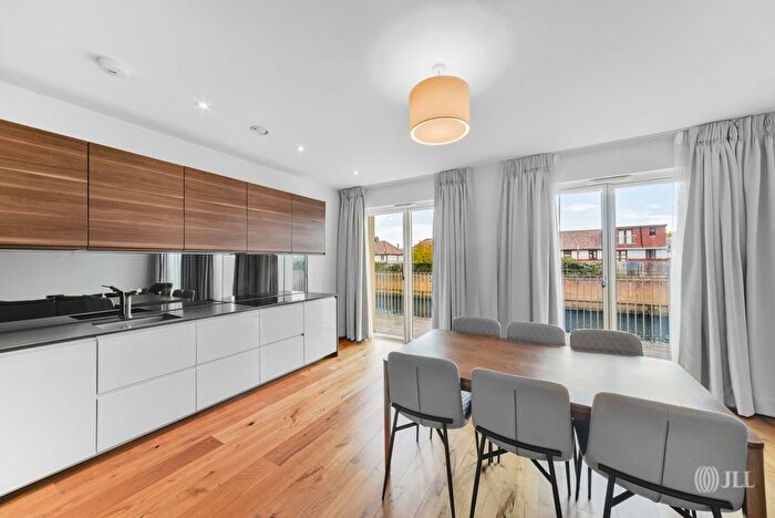 3 Bedroom Flat To Rent In Copperworks Wharf, London, E15