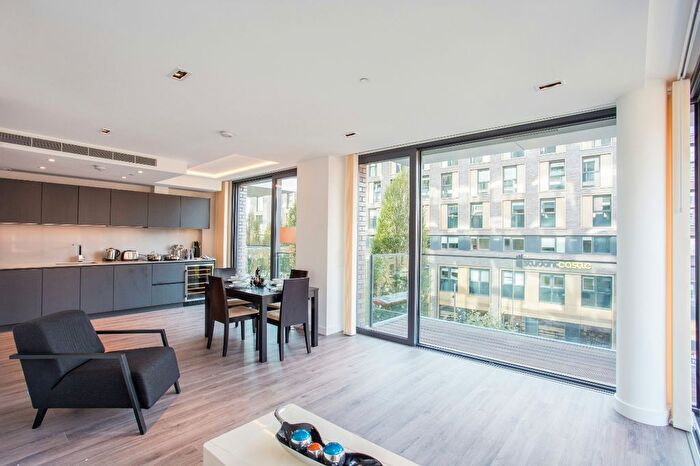 2 Bedroom Flat To Rent In Leman Street, Aldgate, London, E1