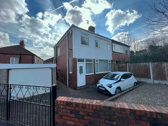 3 Bedroom Semi-Detached House To Rent In Grange Park Crescent, Leeds, West Yorkshire, LS8