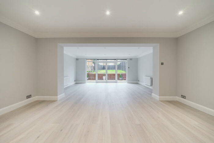 4 Bedroom House To Rent In Harley Road, Primrose Hill, NW3