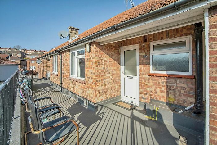 1 Bedroom Flat To Rent In Central Parade, Rochester, Kent, ME1