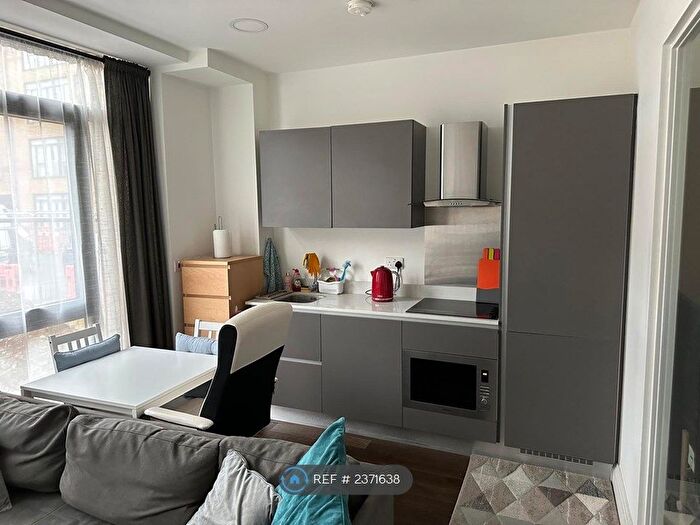 1 Bedroom Flat To Rent In Jessop Court, Uxbridge, UB8