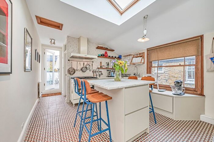 2 Bedroom Flat For Sale In Glenelg Road, Brixton, London, SW2