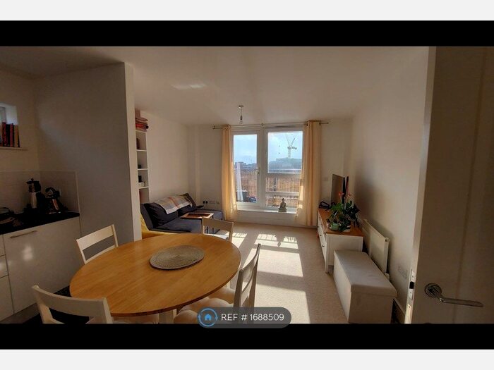 2 Bedroom Flat To Rent In Solar House, London, N22