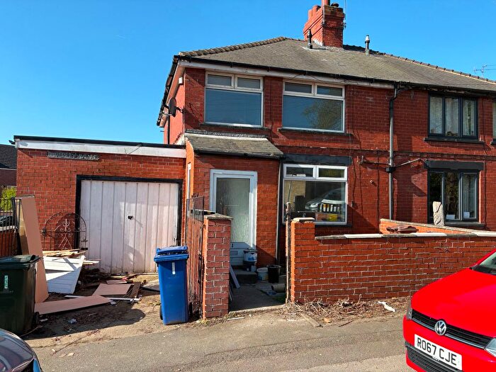 3 Bedroom Semi Detached House To Rent In Beverley Avenue, Worsbrough, Barnsley, S70