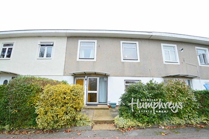 3 Bedroom House To Rent In Herneshaw, AL10