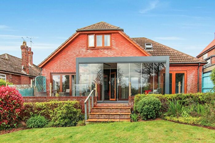 4 Bedroom Detached Bungalow For Sale In Sandhurst Road, Yeovil, BA20