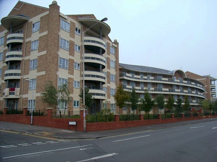 3 Bedroom Flat To Rent In Branagh Court, Reading, RG30