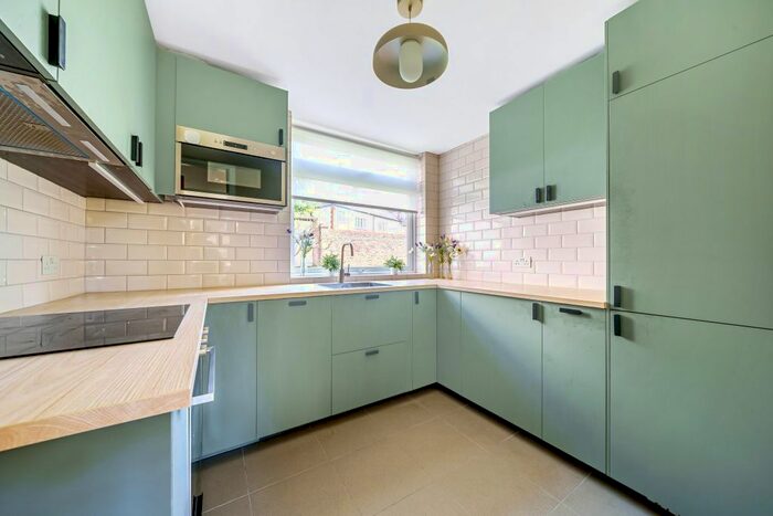 2 Bedroom Flat To Rent In Palace Road, Kingston Upon Thames, KT1