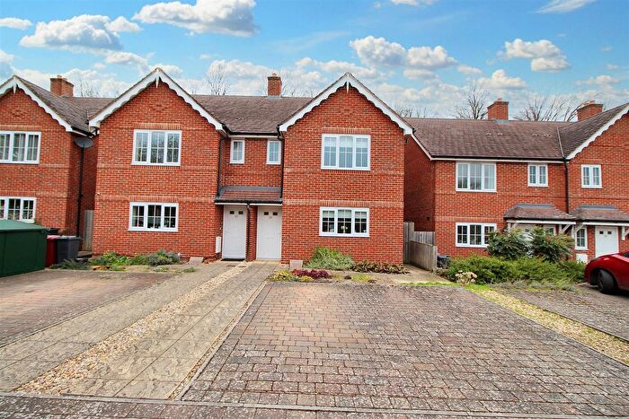 3 Bedroom Semi-Detached House To Rent In Larissa Close, Tilehurst, Reading, RG31