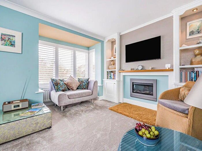 2 Bedroom Flat To Rent In Chichester, PO19