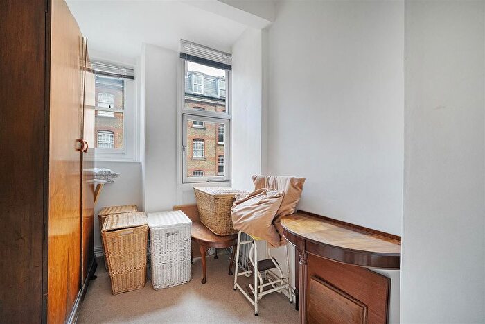 3 Bedroom Flat For Sale In Walton House, Montclare Street, London, E2