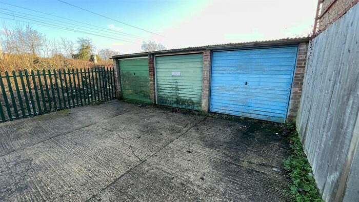 Garage / Parking To Rent In Tolmers Road, Cuffley, Potters Bar, EN6