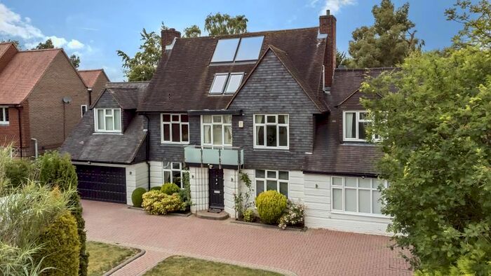 9 Bedroom Detached House To Rent In High Wycombe, Buckinghamshire, HP11