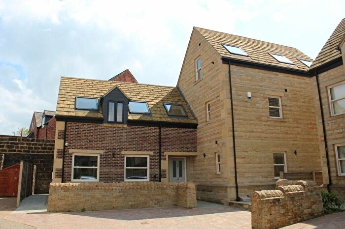 5 Bedroom Detached House To Rent In Weavers Moorings, Walsden, OL14
