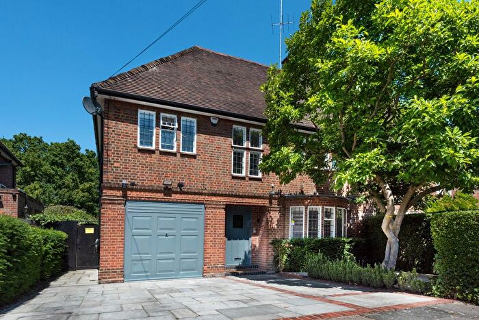 5 Bedroom Semi-Detached House For Sale In Meadway, London, NW11