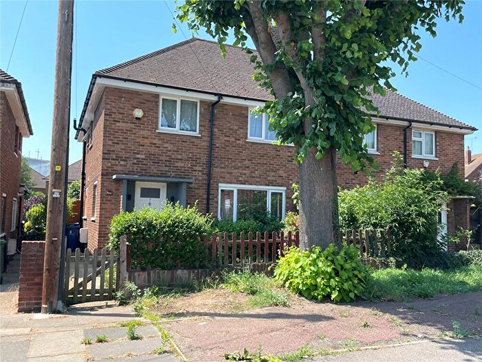 5 Bedroom Semi-Detached House For Sale In Eastern Avenue, Aveley, Thurrock, RM15