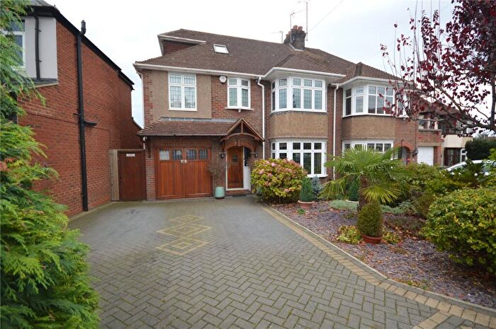 6 Bedroom Semi-Detached House For Sale In Elmwood Crescent, Luton, Bedfordshire, LU2